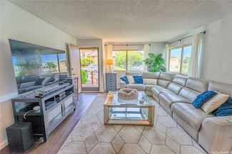 595 Hahaione St Unit 101A, Honolulu, HI 96825