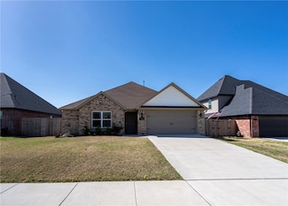 702 W Jillian St, Siloam Springs, AR 72761