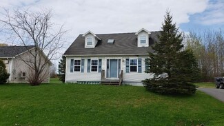 29 Maple St, Mapleton, ME 04757