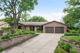 4545 Ridgeview Dr, Saint Paul, MN 55123