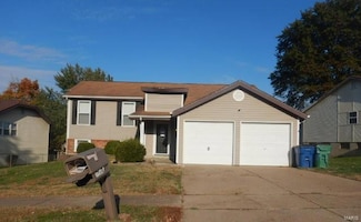 12024 El Camara Dr, Florissant, MO 63033