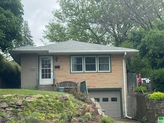 2908 Grandview Blvd, Sioux City, IA 51104