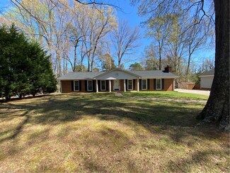 2502 Guyer St, High Point, NC 27265