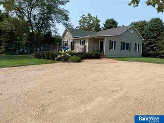 305 S W Rd, Aurora, NE 68818