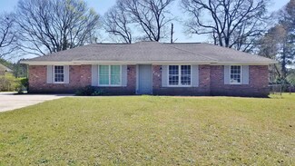 204 Valencia Cir, Centerville, GA 31028
