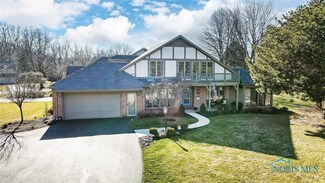 13 Walnut Creek Dr, Holland, OH 43528