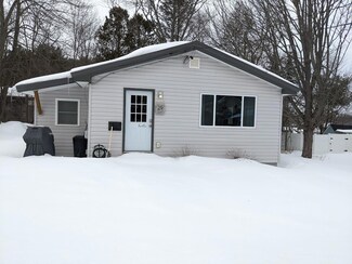 29 Wilson St, Old Town, ME 04468