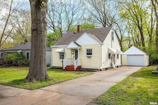924 53rd St, Moline, IL 61265
