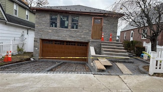 86-16 262nd St, Floral Park, NY 11001