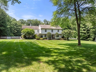 92 Hornbeam Rd, Fairfield, CT 06824