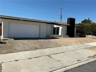 1616 Paloma St, Barstow, CA 92311