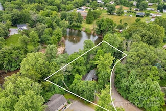 6 Kims Ct, Clyde, NC 28721