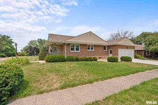 1202 5th St, de Witt, IA 52742