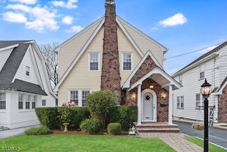 27 Starmond Ave, Clifton, NJ 07013