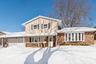 3665 N Firestone Dr, Hoffman Estates, IL 60192