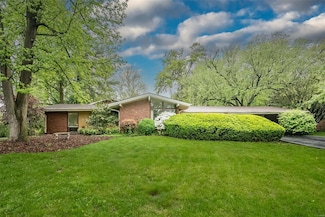 10 Sunswept Dr, Saint Louis, MO 63141