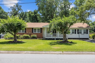 613 Maple St, Jacksonville, NC 28540