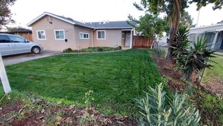 2878 Fordham St, East Palo Alto, CA 94303