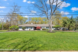 1582 Beaver Hollow Dr, Toms River, NJ 08755