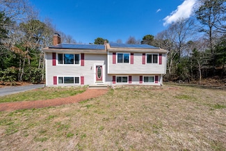 27 Howard Ave, Buzzards Bay, MA 02532