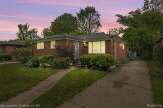 21871 Stratford St, Oak Park, MI 48237