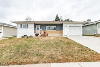 1026 Summit Blvd, Bismarck, ND 58504
