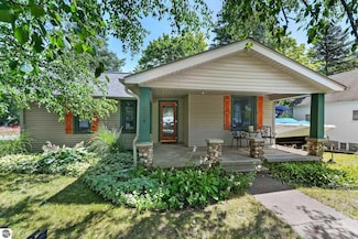 224 N Saint Marys St, Suttons Bay, MI 49682