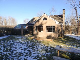 4 Bromley Ln, North Bennington, VT 05257