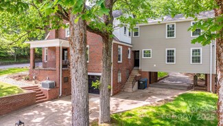 625 4th Street Dr NW, Hickory, NC 28601