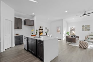 815 Lakeview Ridge, White Settlement, TX 76108