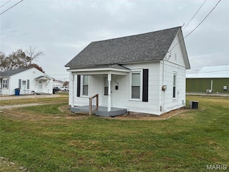 818 E Washington Ave, Greenville, IL 62246