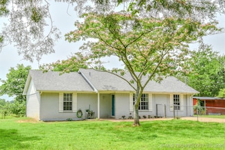 3180 E 2090 Rd, Hugo, OK 74743