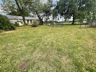1941 County Road 223, Collinsville, TX 76233
