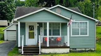 231 2nd Ave, Midway, WV 25878