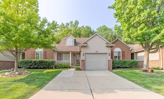 392 Woodfield Square Ln, Brighton, MI 48116
