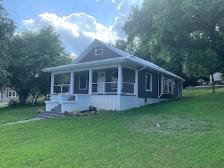 106 Mountain St, Cassville, MO 65625