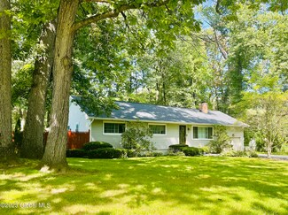 10 Laurel Ln, Ballston Spa, NY 12020