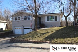450 Mount Vernon Dr, Council Bluffs, IA 51503