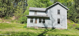 30 Mill Hill Rd, Falls, PA 18615