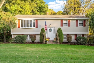 25 Manville Hill Rd, Cumberland, RI 02864