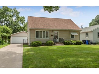 1415 10th St NW, Cedar Rapids, IA 52405