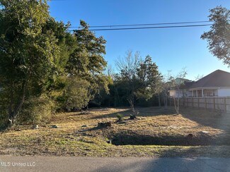 196 Bay Oaks Dr, Bay Saint Louis, MS 39520