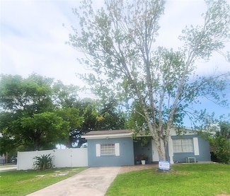 1502 Emmett St, Kissimmee, FL 34741