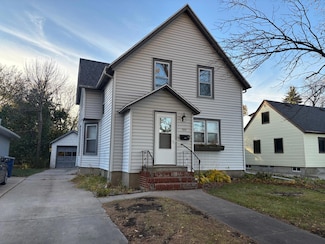 1215 6th St S, Moorhead, MN 56560