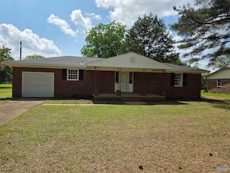 301 Holloway St NW, Hartselle, AL 35640