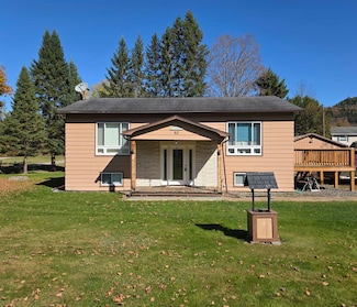 63 Pariseau Dr, Canaan, VT 05902
