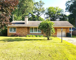 559 Wendover Blvd, Norton Shores, MI 49441