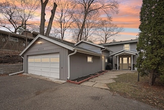 6224 Red Oak Rd, Mound, MN 55364