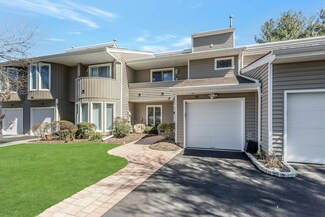 56 Kristin Ln, Hauppauge, NY 11788