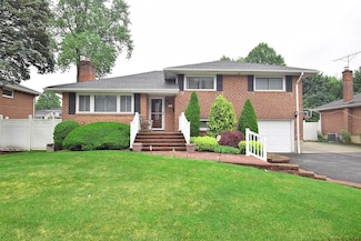 51 Whitman Ave, Syosset, NY 11791
